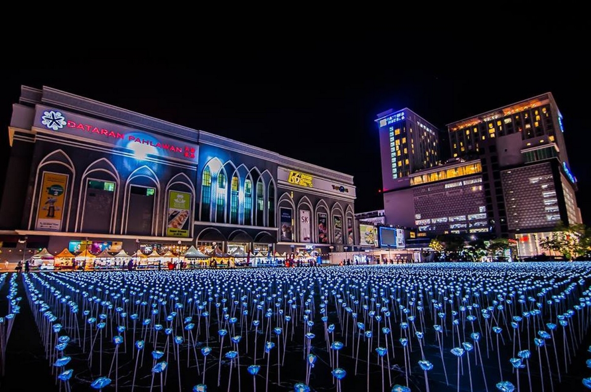 DATARAN PAHLAWAN MELAKA MEGAMALL