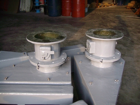 Lateral Hood With Valve 04