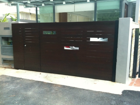 Main Sliding Gate Chengai Wood Design.