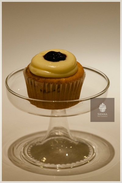 Blueberry Cheesecake flavor cupcake