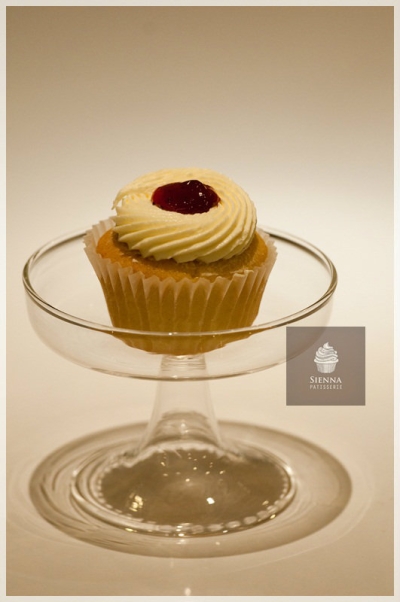 Vanilla & Jam flavor cupcake 