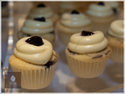 Blueberry cheesecake flavor cupcake