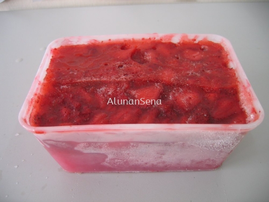 frozen slice strawberry