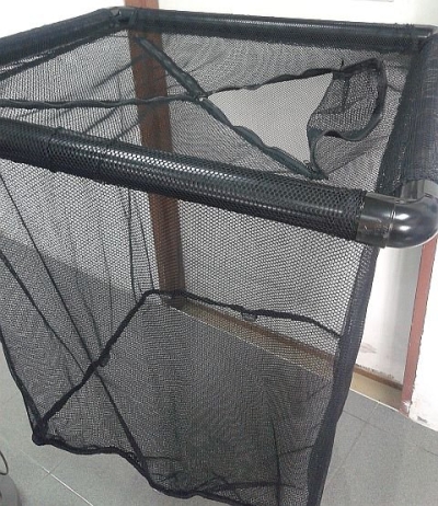 Cage net with zip