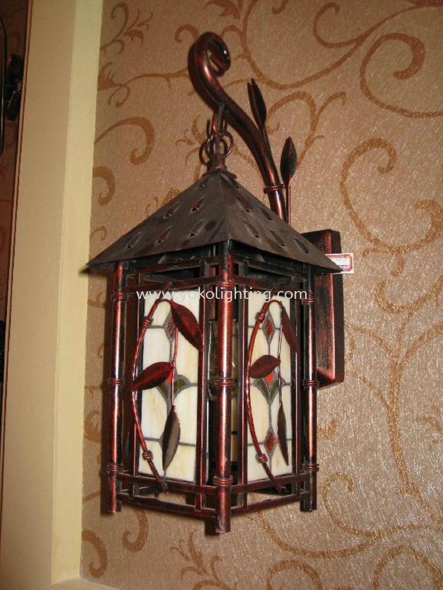 SB0130 OUTDOOR WALL LAMP 