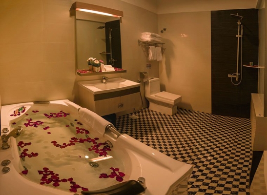 Avantgarde Suite* - Attached Bathroom