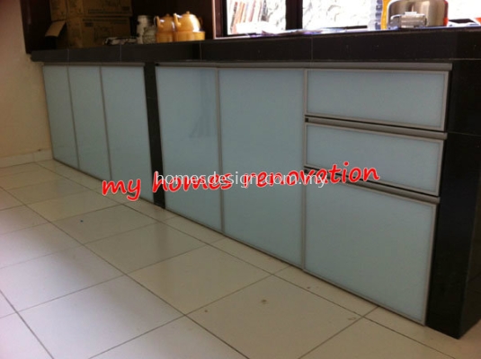 ALUMINIUM KITCHEN CABINET 