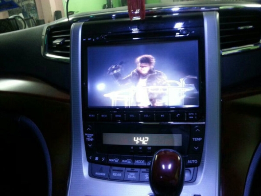 TOYOTA VELLFIRE DVD PLAYER