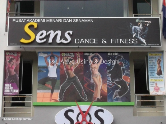 Sens aluminium box up with LED mounted on polycarbonate signboard