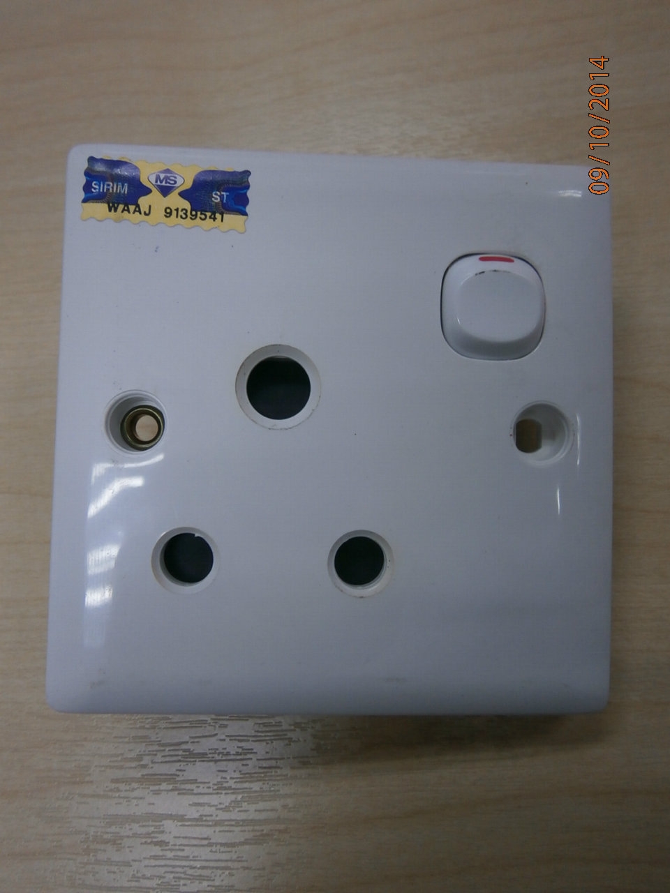 AMBER 15AMP SWITCH SOCKET (W/SIRIM) Amber Electrical