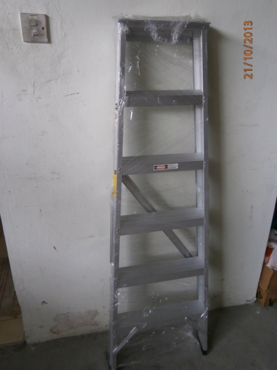 SL "STEP BY STEP" ALUMINIUM SINGLE SIDED A SHAPE STEP LADDER 