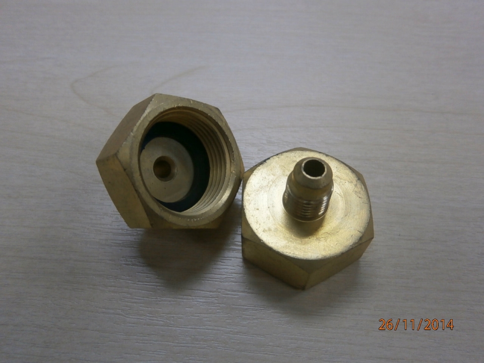 1/4" SAE (M. FL.) X 3/4" (FE. FL.) CYLINDER ADAPTOR (FOR 60KGS CYLINDER) CA-04X12