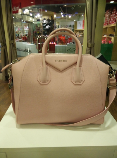 (SOLD) Givenchy Antigona Medium Tote