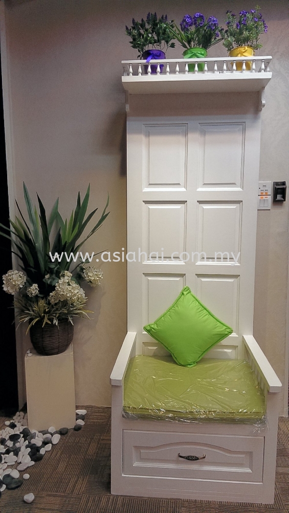 Creative DIY Door Chair