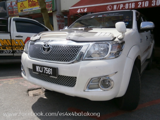 HILUX FRONT GRILL