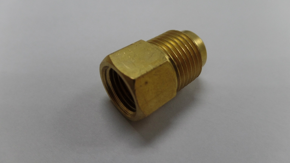 3/8"SAE X 1/4" (INT FLARE) FEMALE CONNECTOR ADAPTOR FC-06X04