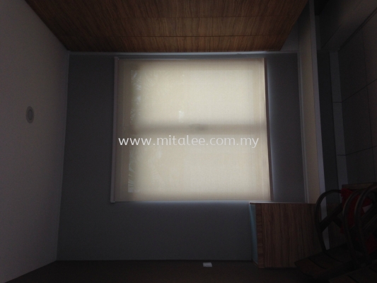 ROLLER BLIND