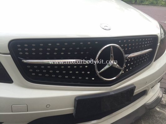 MERCEDES BENZ W204 2008-2013 DIAMOND LOOK FRONT GRILLE