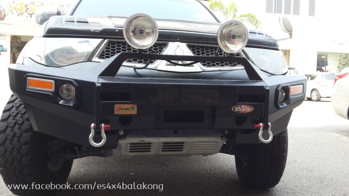 MITSUBISHI TRITON FRONT BULL BAR JUNGLE BRAND