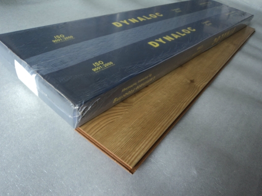 12mm Laminate  Valencia Pine (U-8610)