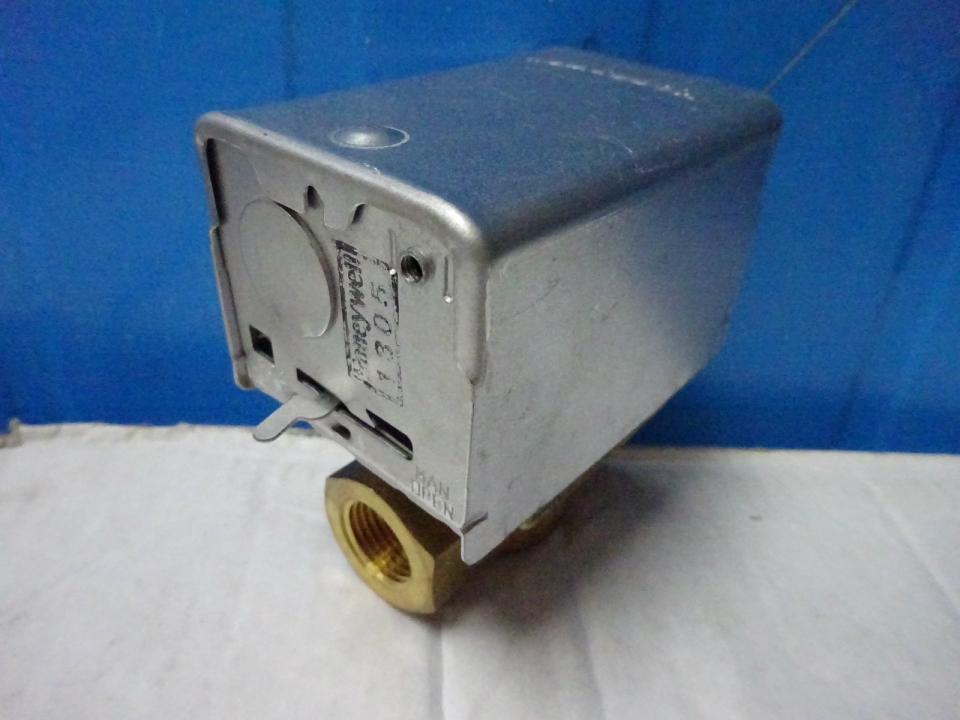 HONEYWELL V4043; V4044 FAN COIL VALVES 2-WAY AND 3-WAY