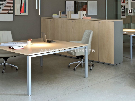 asterisco-in-meeting-table-modern-desks