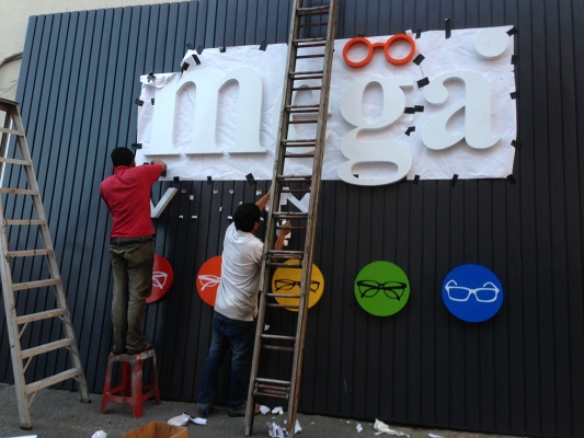 Giant signboard + box up wording