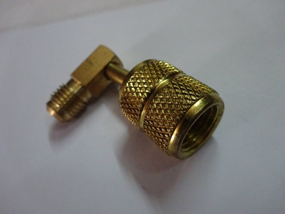 RU-410A ADAPTOR FOR R410A (FEMALE 5/16" X MALE 1/4") 90 DEGREE TYPE