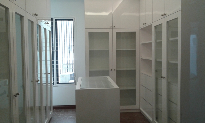 Walk-In Wardrobe