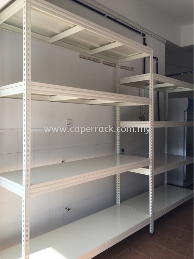 Boltless Rack With Metal Shelving