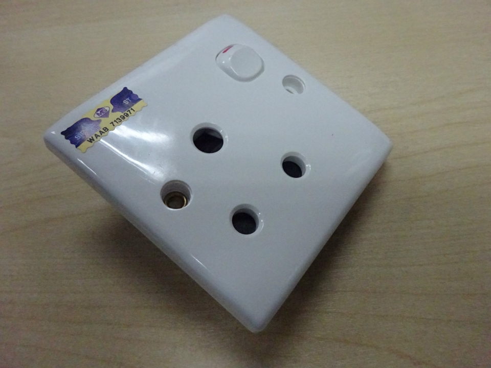 SUM 15AMP SWITCH SOCKET (W/SIRIM) (10 PCS/BOX)