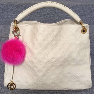 (SOLD) Louis Vuitton Artsy MM Empreinte Off White