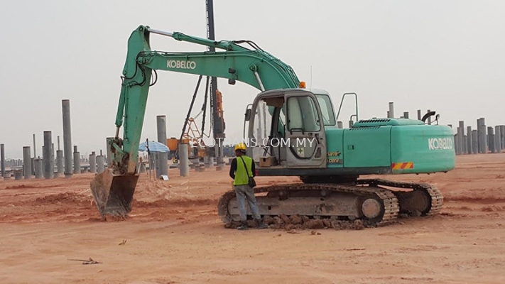 Kobelco SK200