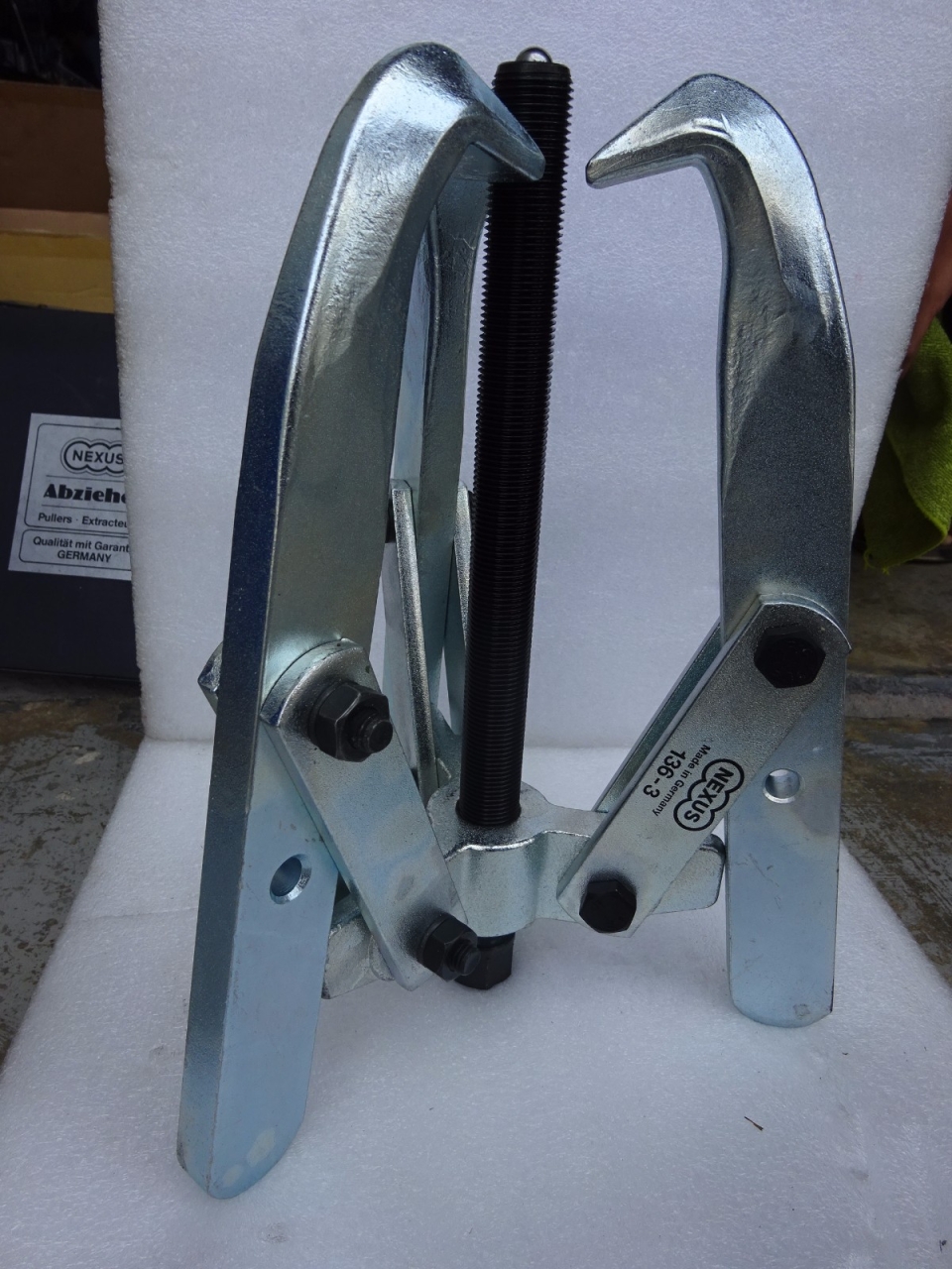 NEXUS 3 ARMS BEARING PULLER (MADE IN GERMANY)