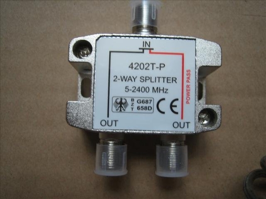 4202T-P Splitter 2-Way Splitter (5-2400 MHz)