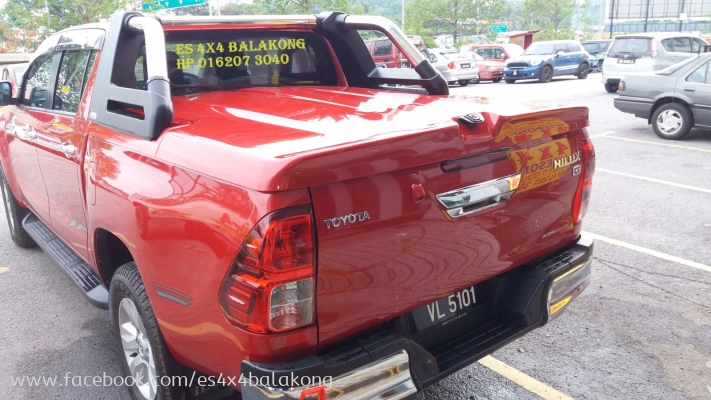 HILUX TOP UP WITH ROLL BAR 