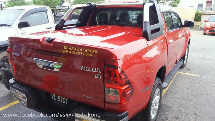 HILUX TOP UP WITH ROLL BAR 