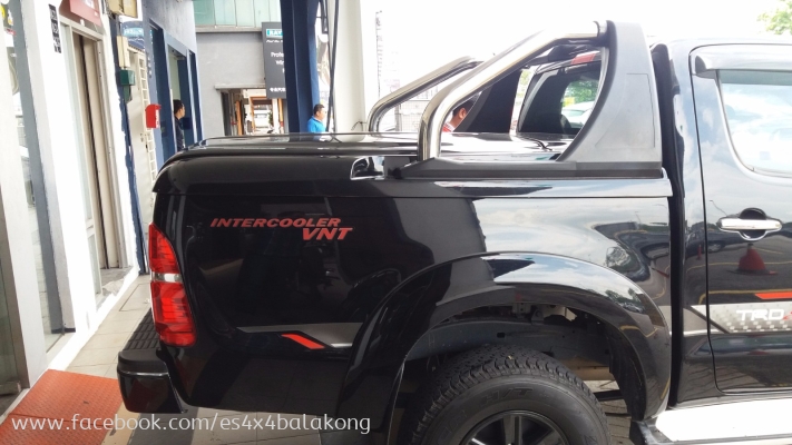 HILUX TOP UP WITH ROLL BAR 