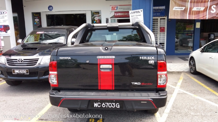 HILUX TOP UP WITH ROLL BAR 