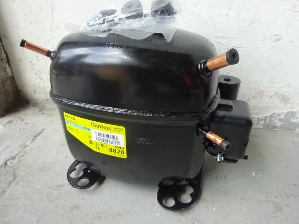 DANFOSS (SECOP) UNIVERSAL COMPRESSOR SC18G 104G8820 WITH SERVICE KIT (R134A) - 220-240V/50HZ