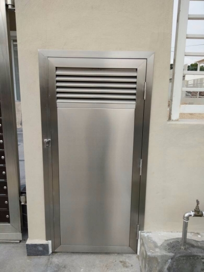 Garbage storage door