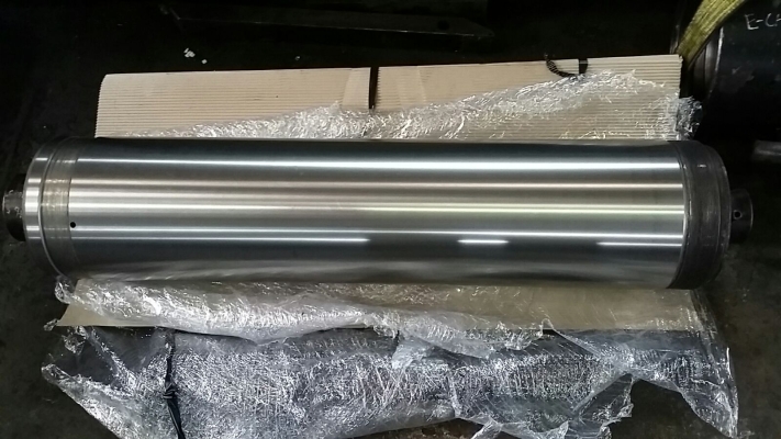 To metal spray rebuild cylinder OD265 x L1150mm and ground finished 