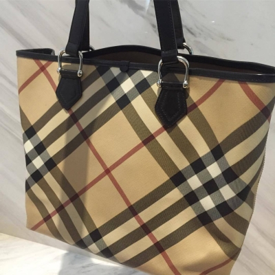 (SOLD) Burberry Nova Check Large Tote