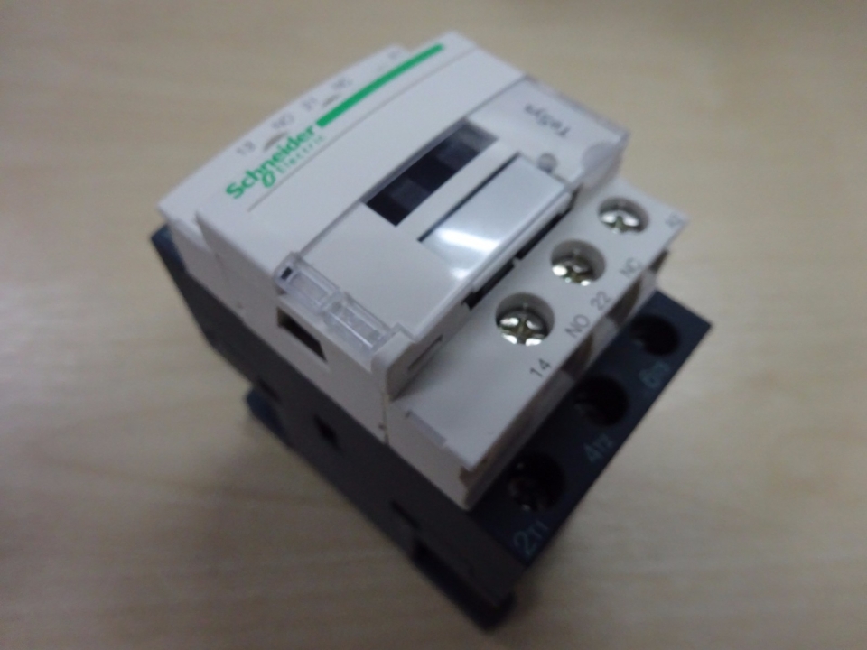 SCHNEIDER CONTACTOR
