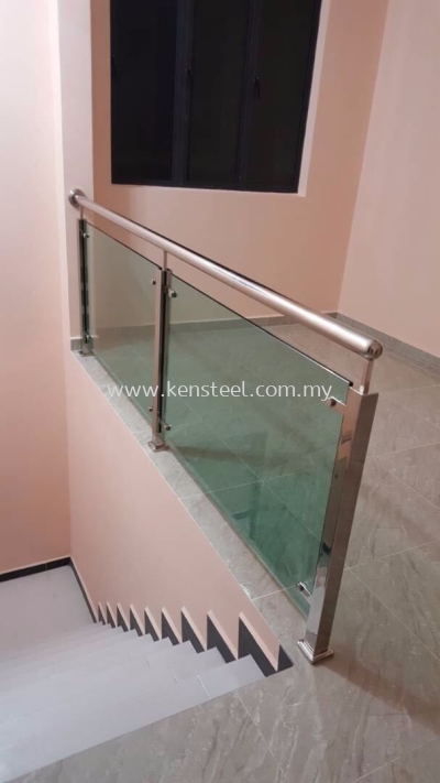 Glass staircase 66