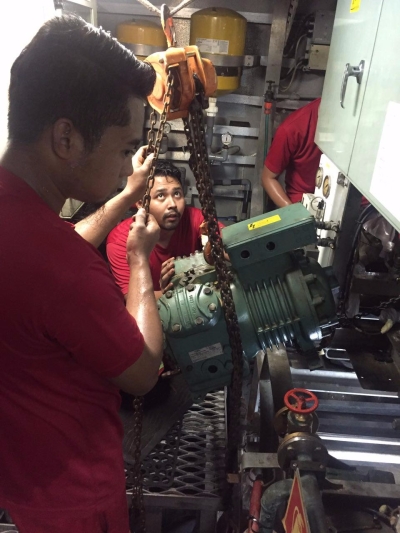 Compressor installation on mounting (KM Perwira)