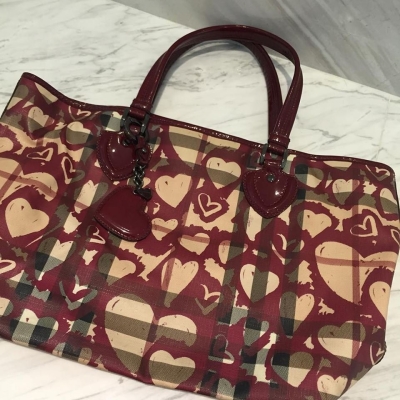 (SOLD) Brand New Burberry Limited Valentines Collection Tote