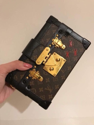 SOLD) Brand New Louis Vuitton Montaigne Empreinte MM in Dahlia Louis Vuitton  Kuala Lumpur (KL), Selangor