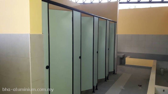 TOILET CUBICLE