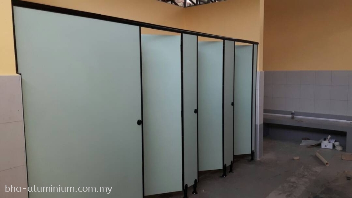 TOILET CUBICLE